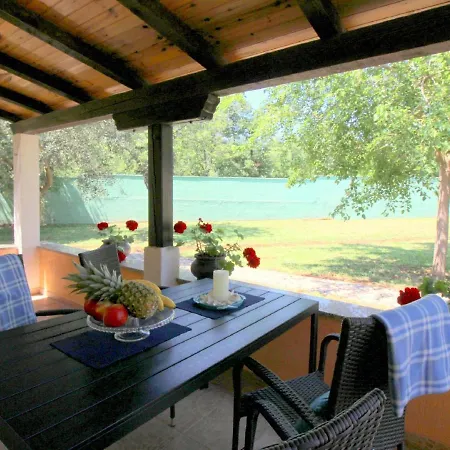 Contemporary Bungalow In With Swimming Pool Poreč