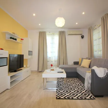 Casa de Férias Contemporary Bungalow In With Swimming Pool *