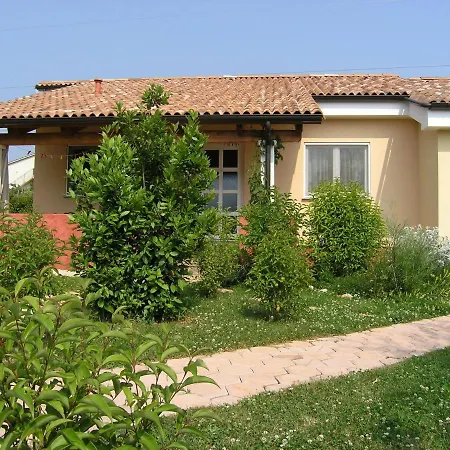Contemporary Bungalow In With Swimming Pool *