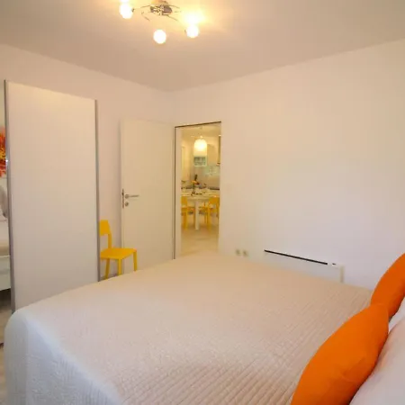 בית נופש Contemporary Bungalow In With Swimming Pool פורץ
