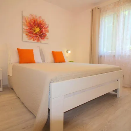 Contemporary Bungalow In With Swimming Pool *
