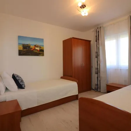 בית נופש Contemporary Bungalow In With Swimming Pool