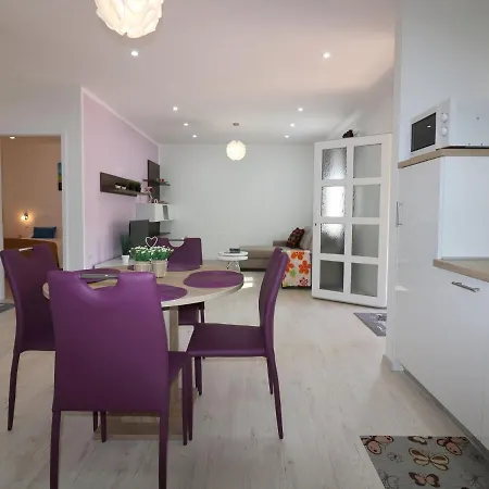 Contemporary Bungalow In With Swimming Pool * Poreč