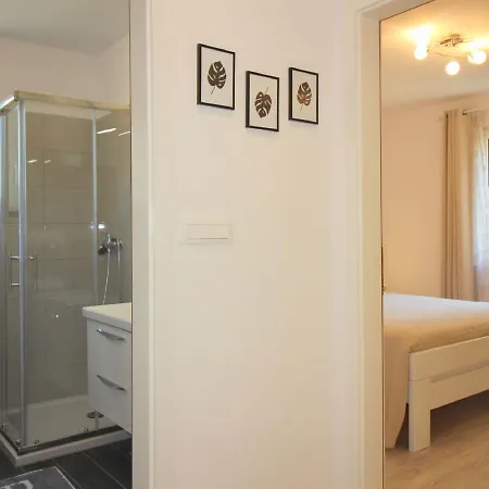 Contemporary Bungalow In With Swimming Pool בית נופש *