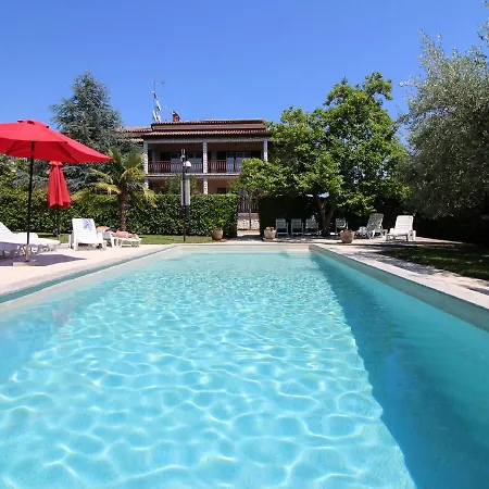 Contemporary Bungalow In With Swimming Pool Casa de Férias *