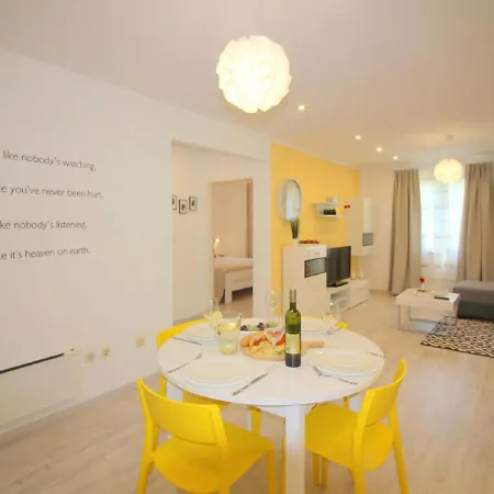 Contemporary Bungalow In With Swimming Pool *